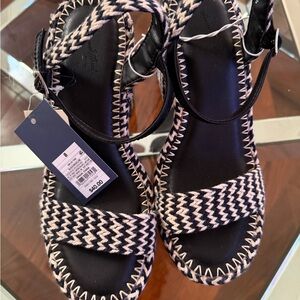 Universal Thread Black and Cream Woven Platform Sandals